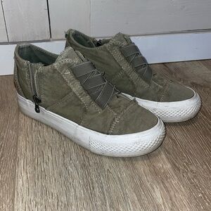 Blowfish green platform shoes